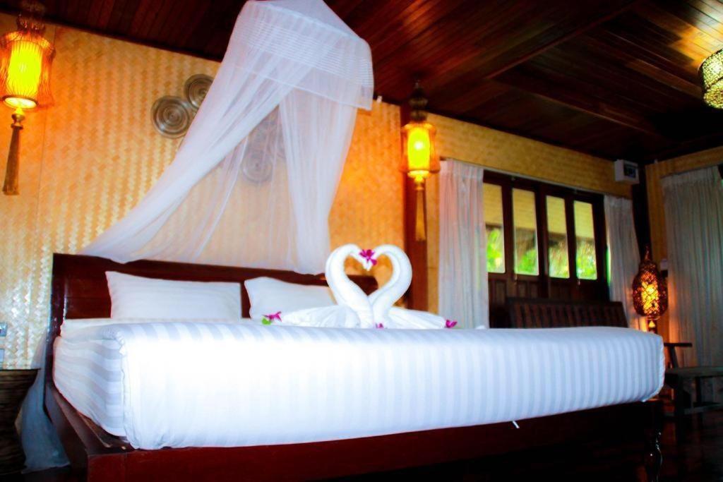 Bora Bora Villa Phuket 찰롱 외부 사진